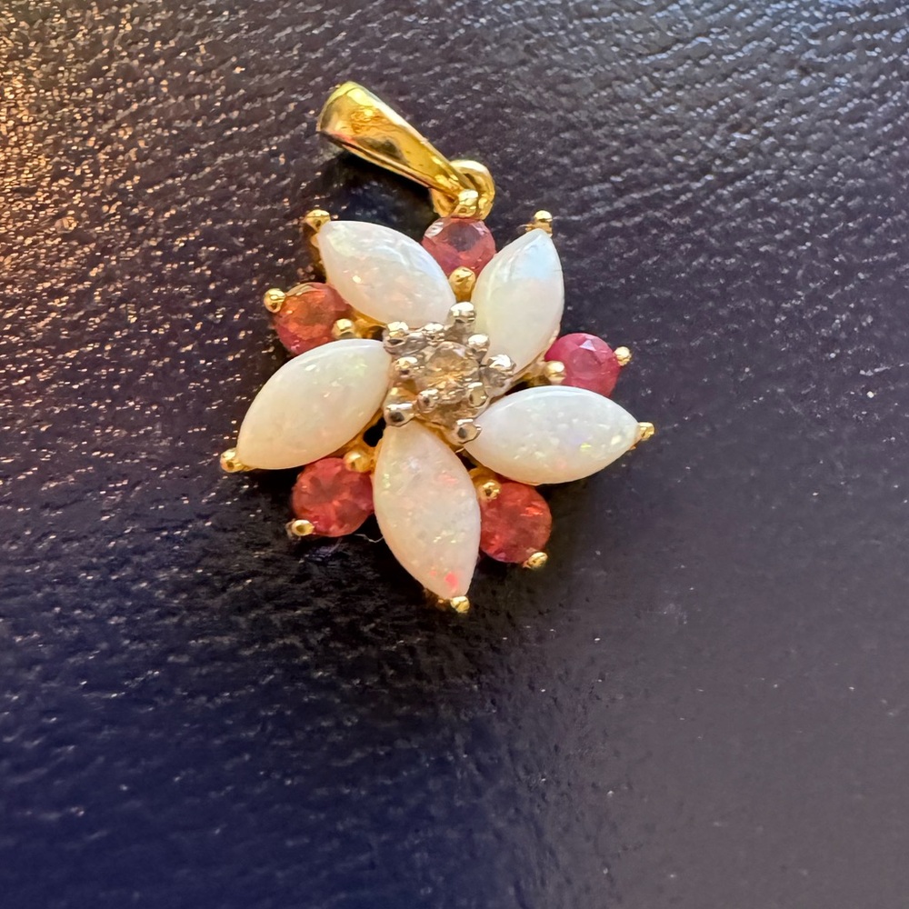 Very Pretty With Tiny Diamond - image 1